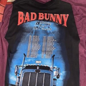 SOLD Bad bunny ultimo tour del mundo, new, M